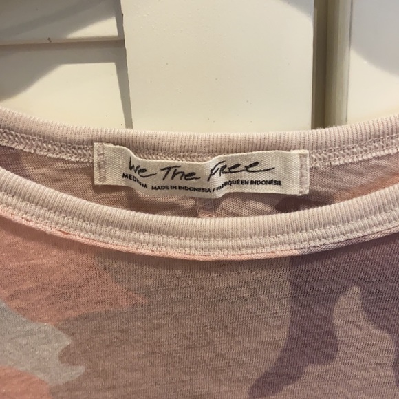 We The Free People Clare Blush Camo Print Tee - Picture 6 of 7